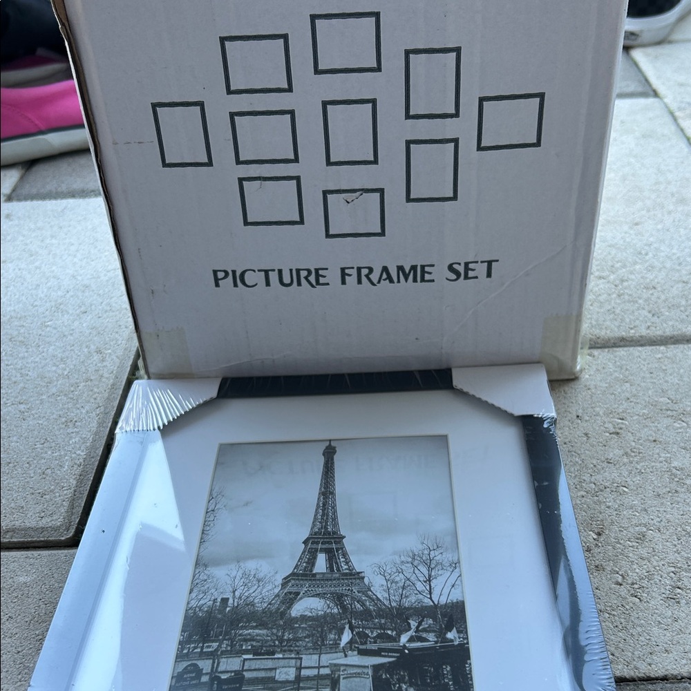 Elegant Black and White Picture Frame Set